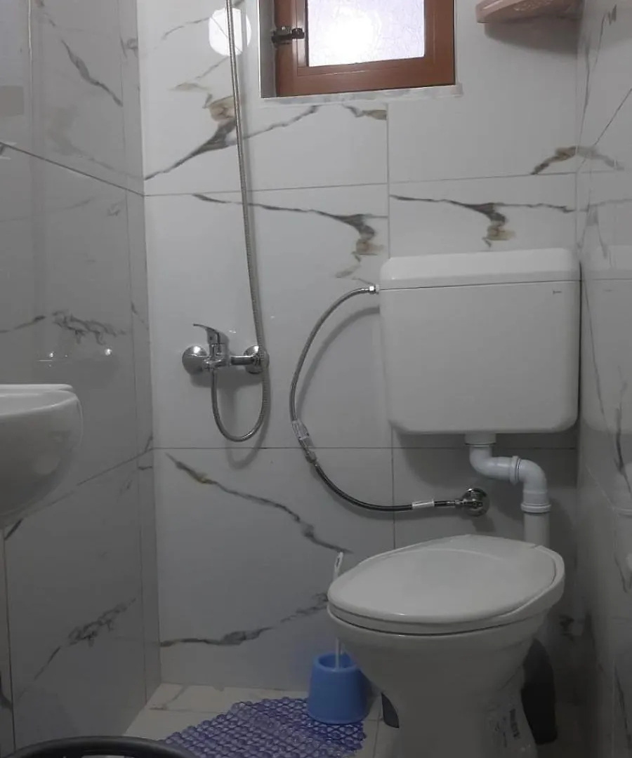 Udenisht Vila Ansi Klean בית נופש